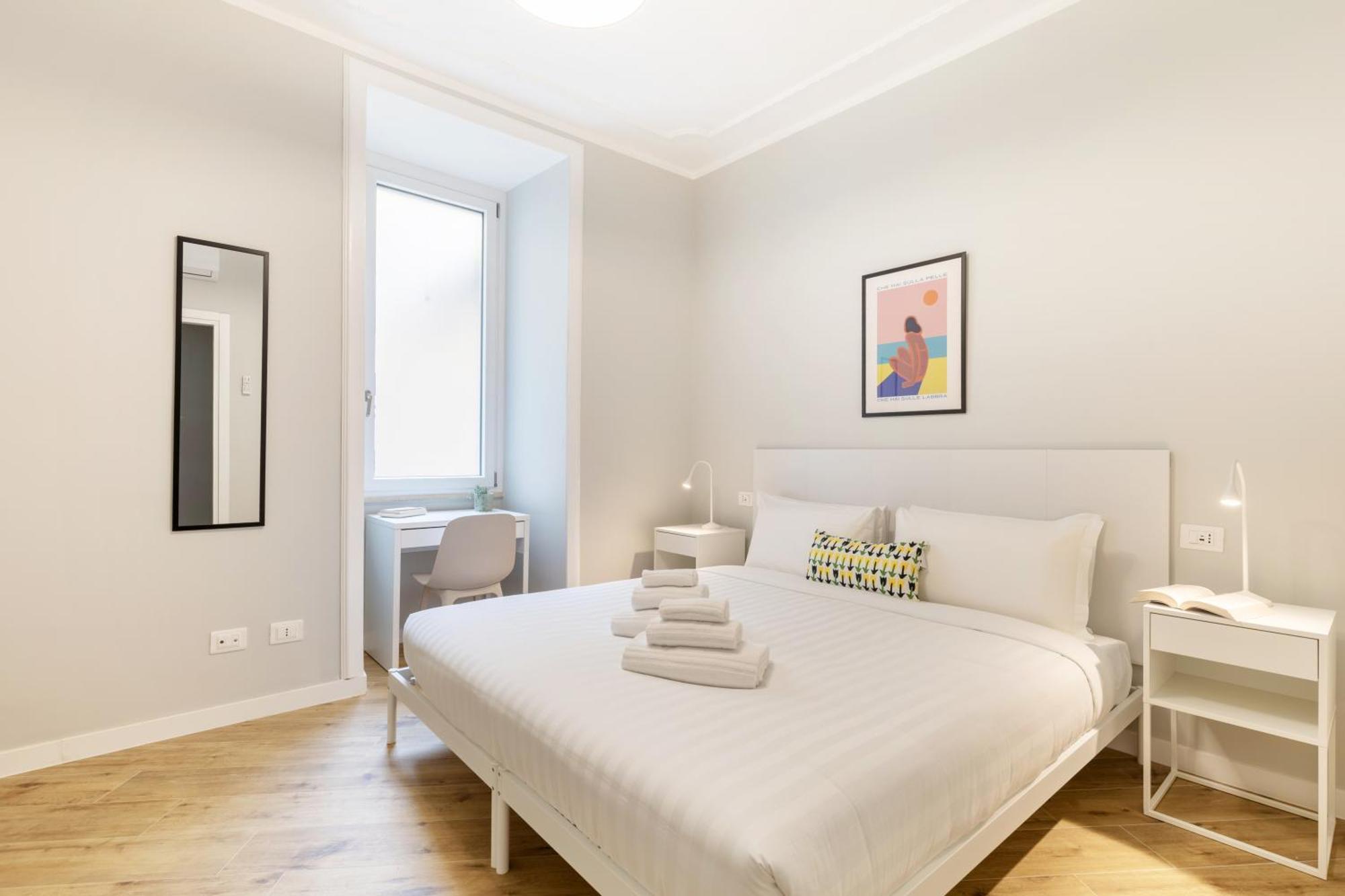 Hostly-suite Laterano-walk To Colosseum *